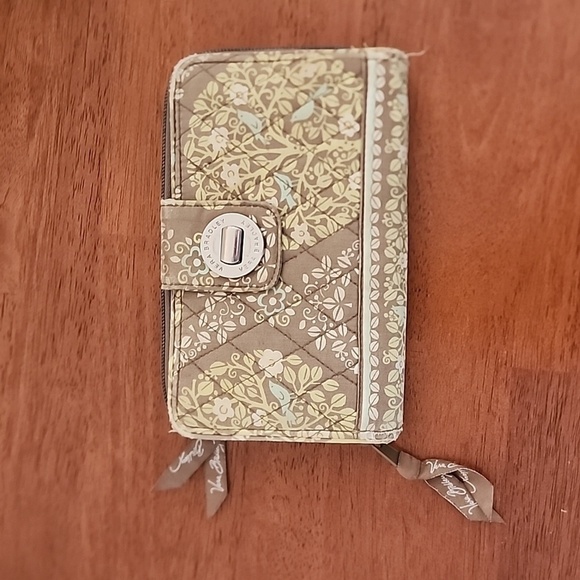 Vera Bradley Handbags - Vera Bradley clutch